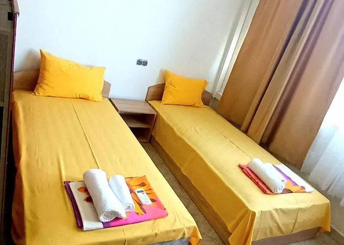 Отель Sani Family