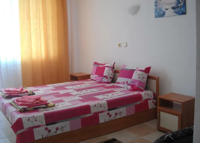 Отель Sani Family